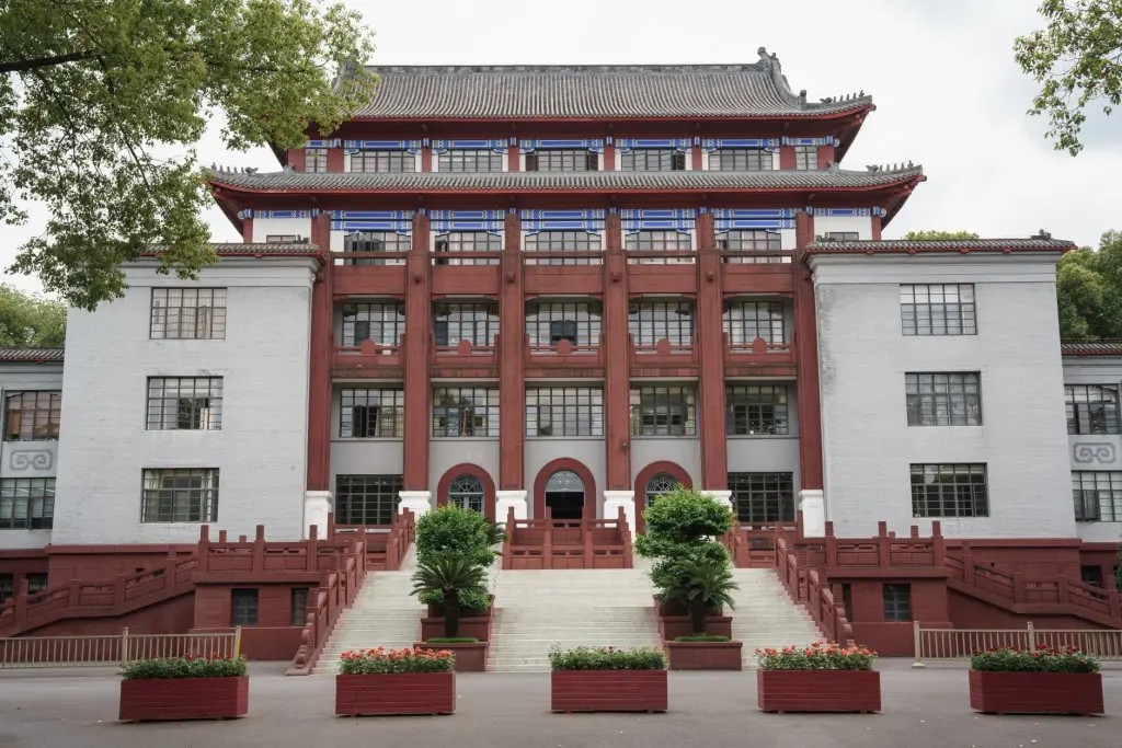 2025年西南地区数字化平台建设政策导向与系统集成技术趋势解析
